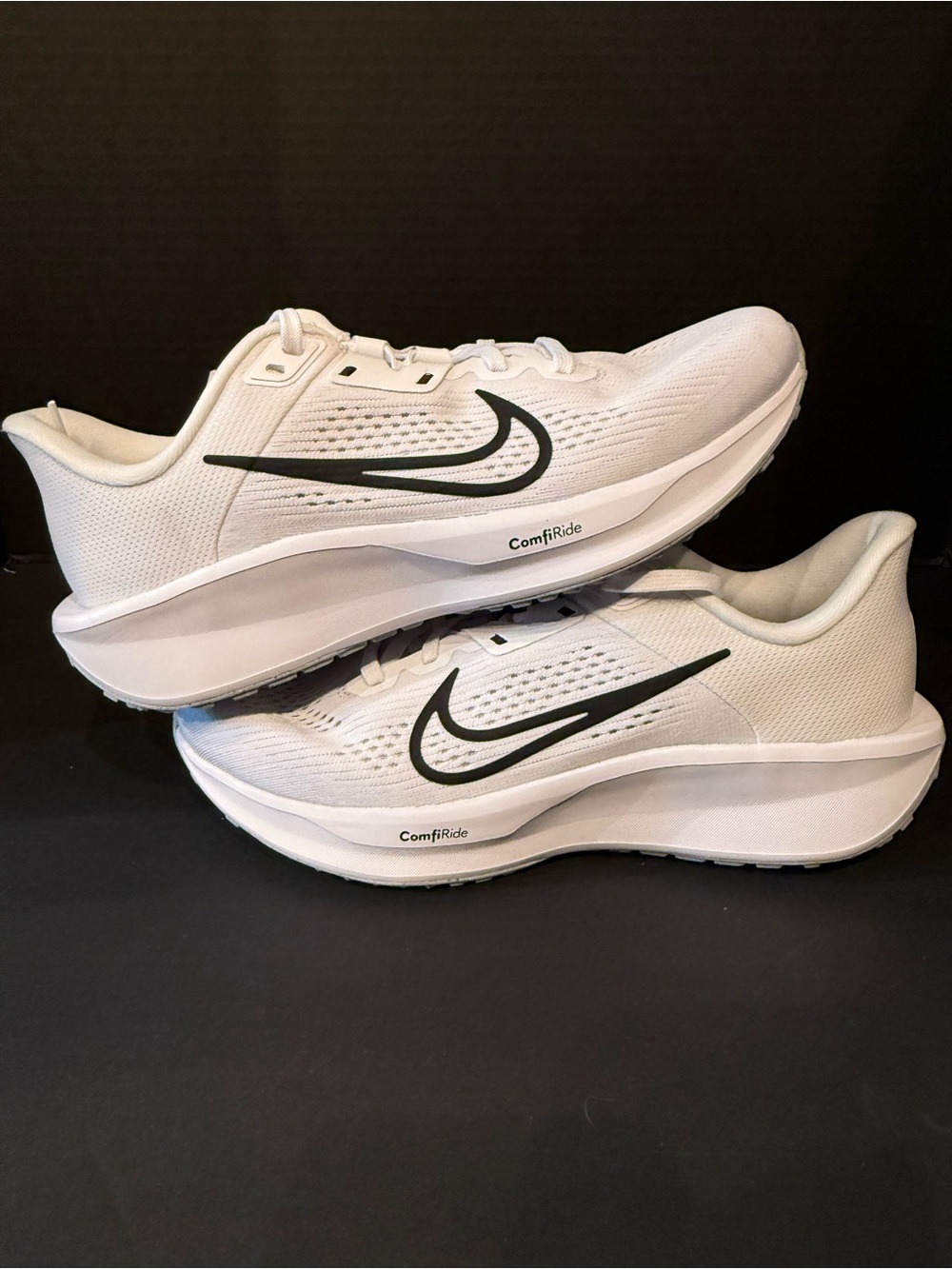 Nike Womenโs White Quest 6 ComfiRide Running Shoes size 9W